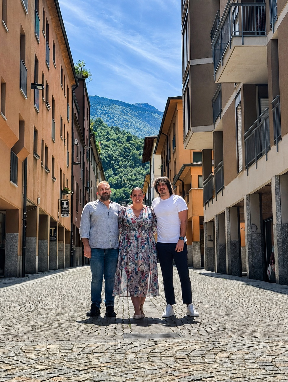 A MORBEGNO DEBUTTA LA TAVOLATA IN BIANCO